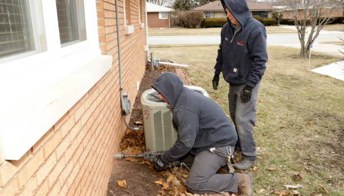 Pdm Air Condiioner Technicians Working